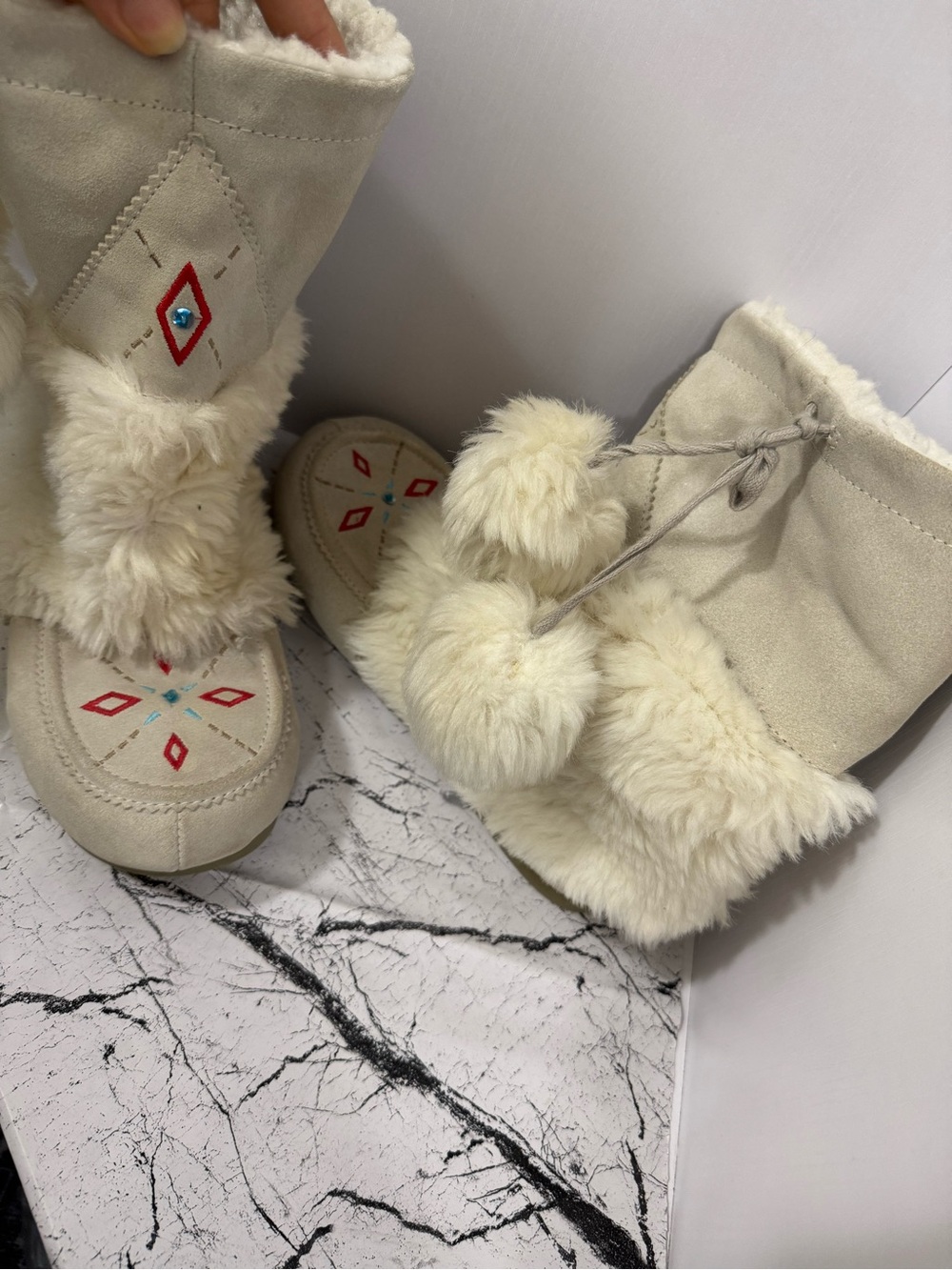 Airwalk Suede Moccasin Boots w/ Faux Fur & Pom Poms Size 8